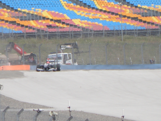 Отпадането на Шумахер в края на квалификацията.